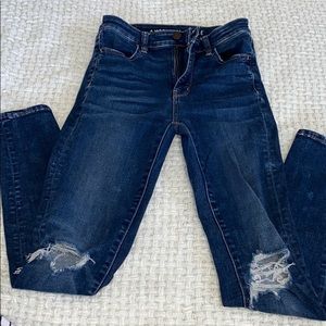 Distressed high waisted jeans